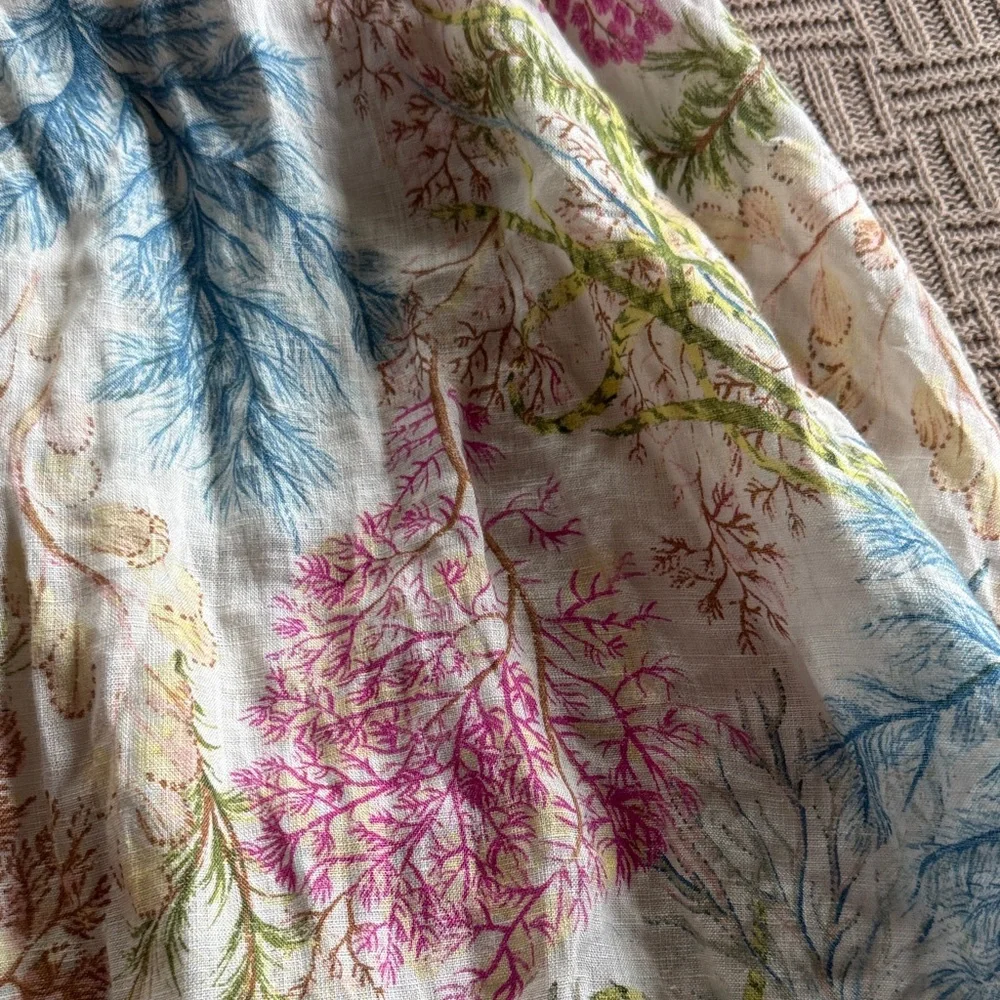 100% Linen Pilcro Floral V-Neck Sleeveless Top in Multi Colors - Picture 9 of 10